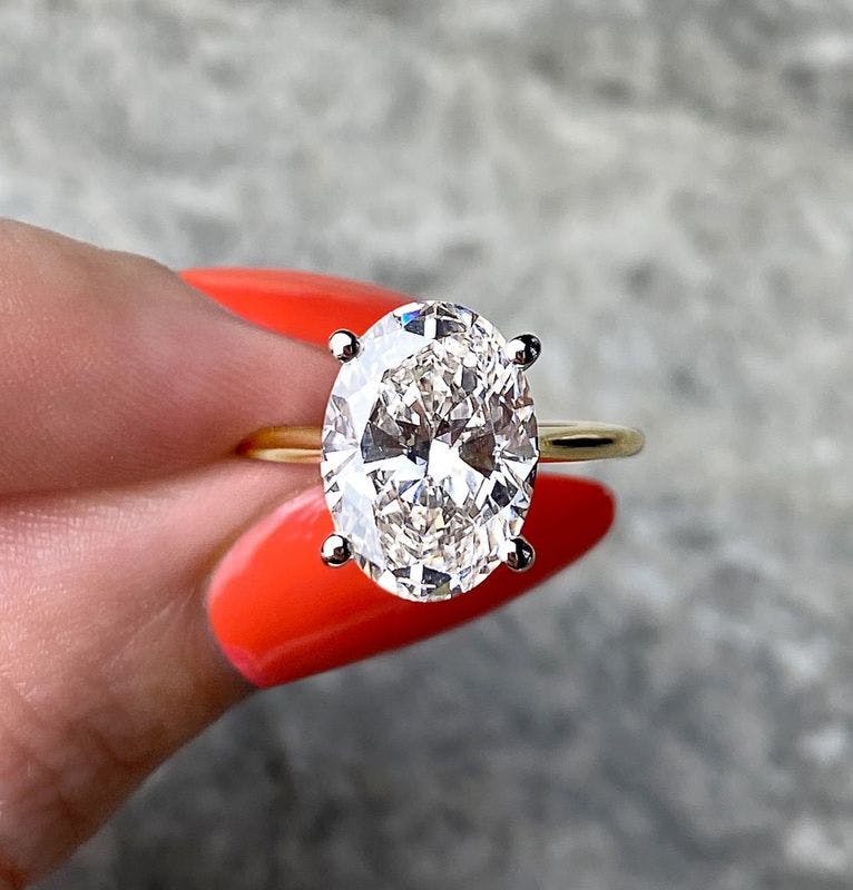 5 Reasons Not to Buy an Oval Diamond Engagement Ring