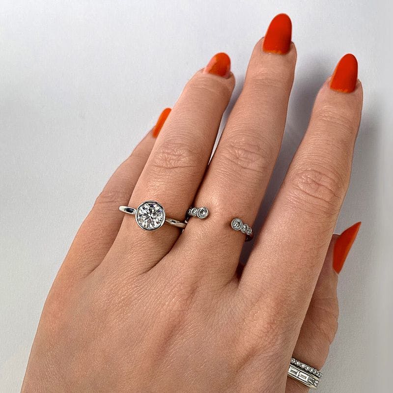 How Big is a 1 Carat Diamond Ring?