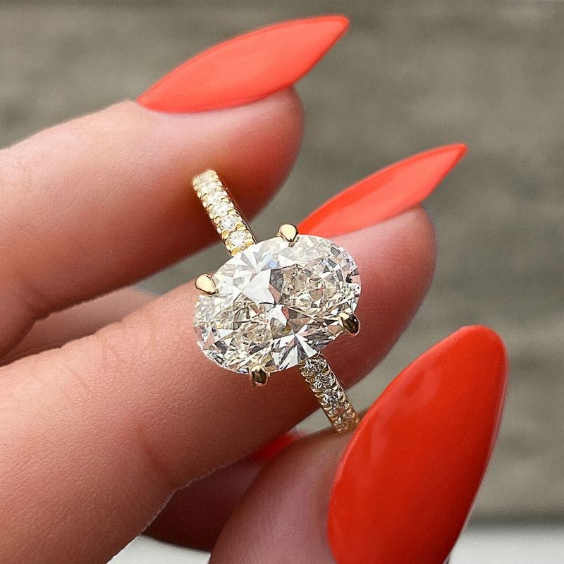 Here&#8217;s Why Pave Diamond Bands are Always in Style